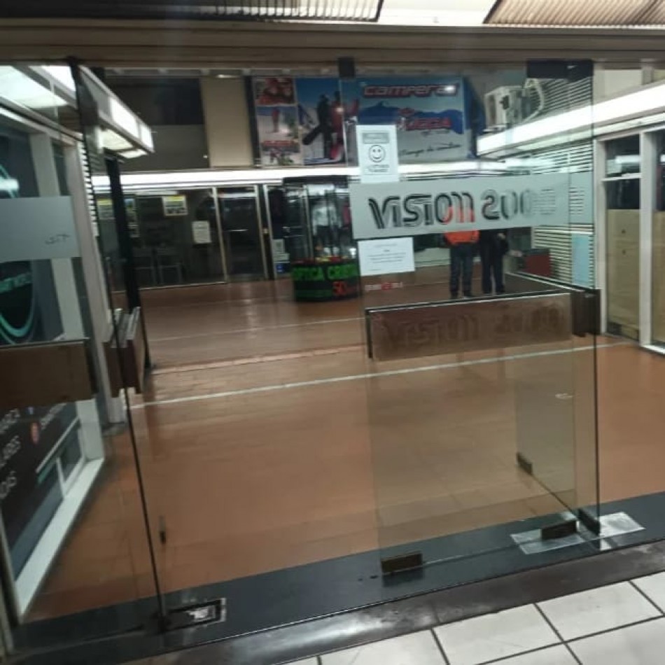 Se venden dos(2) locales comerciales juntos en el centro de Bahia Blanca
