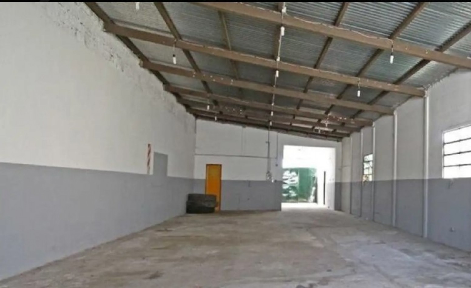 Galpon con oficina y casa